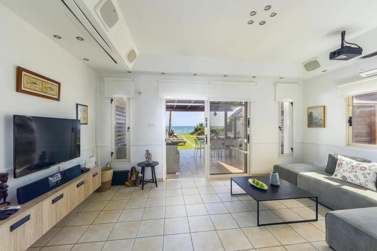 Beachfront Villa Carpe Diem Kiti Exterior foto